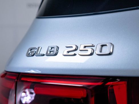 Used 2026 Mercedes-Benz GLB 250 4MATIC image 10