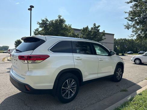 Used 2019 Toyota Highlander XLE AWD/4WD image 5