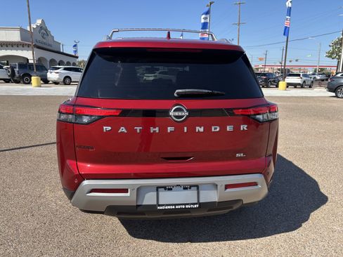 Used 2023 Nissan Pathfinder SL FWD image 3