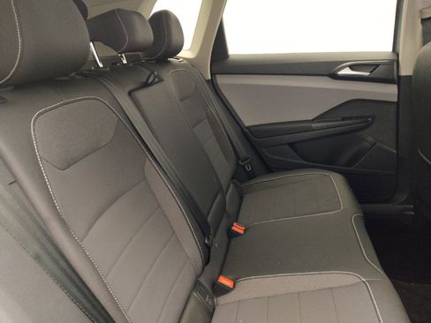 Used 2023 Volkswagen Taos SE w/ Panoramic Sunroof Package FWD image 19