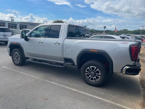 Used 2023 GMC Sierra 2500 SLT w/ SLT Preferred Package AWD/4WD image 3