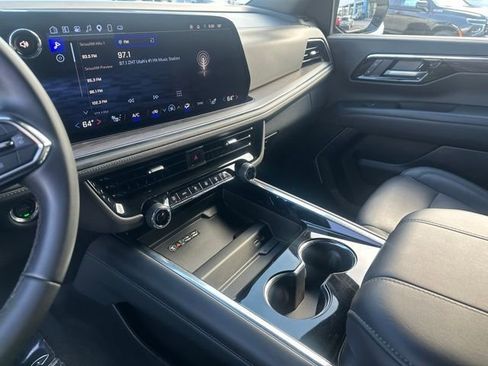 Certified 2025 Chevrolet Suburban Z71 AWD/4WD image 11