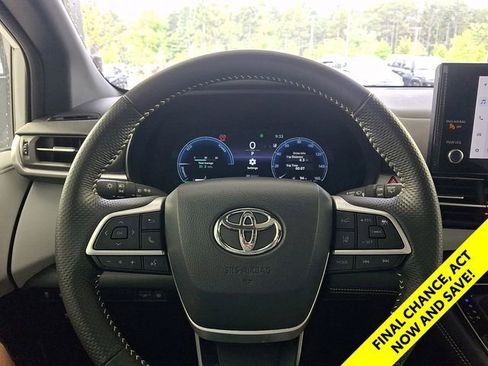 Certified 2025 Toyota Sienna XSE FWD image 25