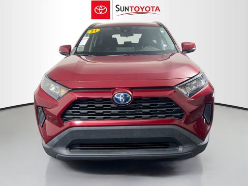 Used 2021 Toyota RAV4 LE image 10