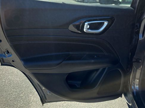 Used 2022 Jeep Compass Latitude FWD image 15