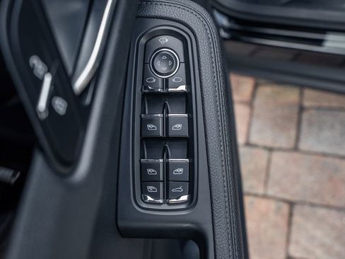 Used 2022 Porsche Macan AWD/4WD image 19