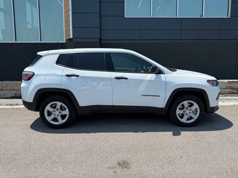 Used 2023 Jeep Compass Sport AWD/4WD image 2