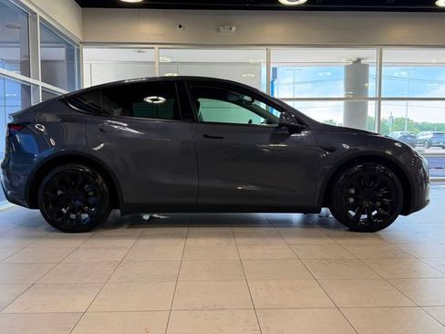 Used 2023 Tesla Model Y Long Range AWD/4WD image 5