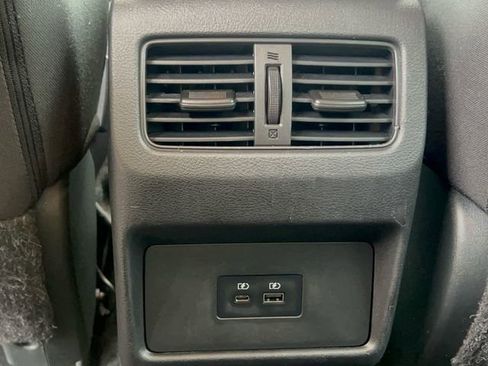 Used 2023 Nissan Rogue SV image 16