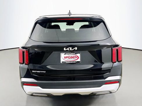 Certified 2024 Kia Sorento LX FWD image 16