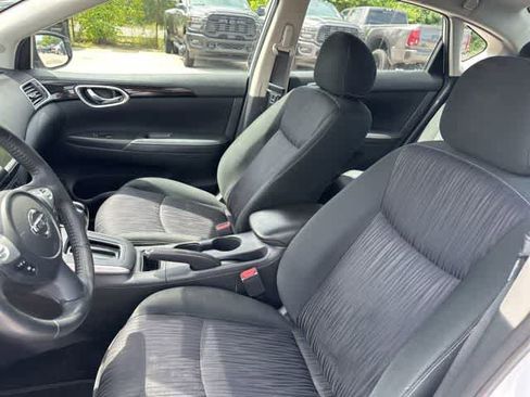 Used 2019 Nissan Sentra SV FWD image 3