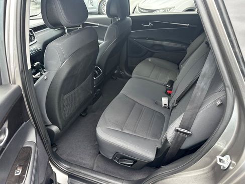Used 2017 Kia Sorento AWD image 9