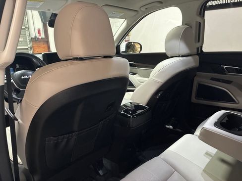 Used 2022 Kia Telluride EX FWD image 19