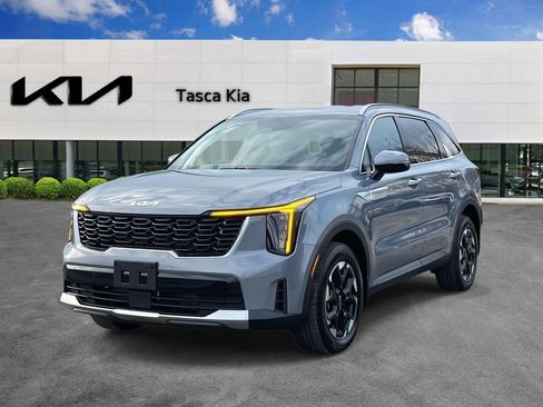 Used 2025 Kia Sorento S image 3