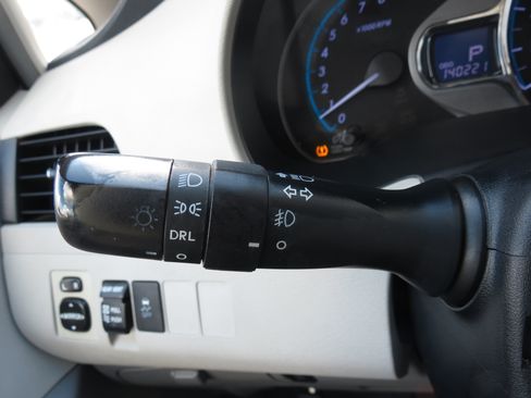 Used 2011 Toyota Sienna XLE FWD image 15