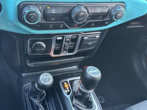 Used 2019 Jeep Wrangler Unlimited Sahara image 29