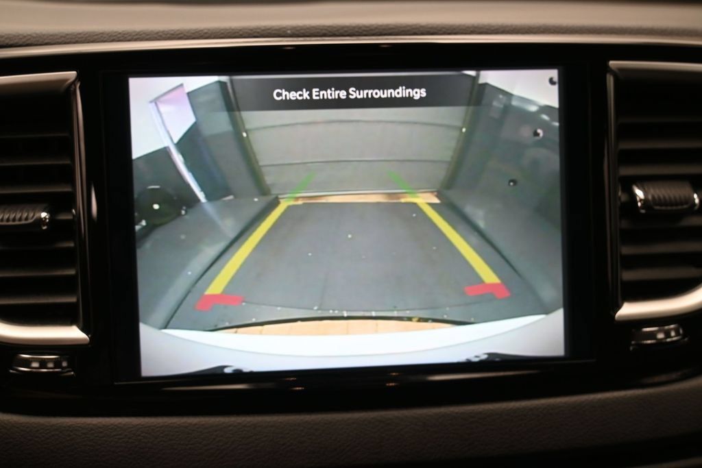 Used 2025 Chrysler Pacifica Select FWD image 16