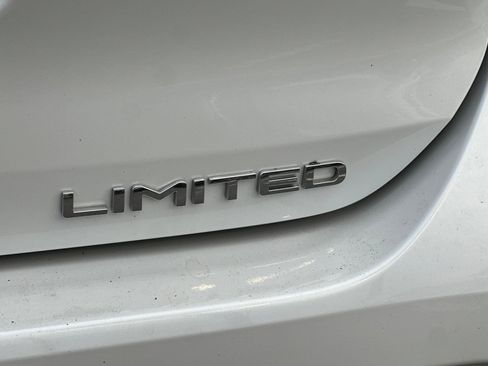 Used 2023 Toyota Highlander Limited image 22