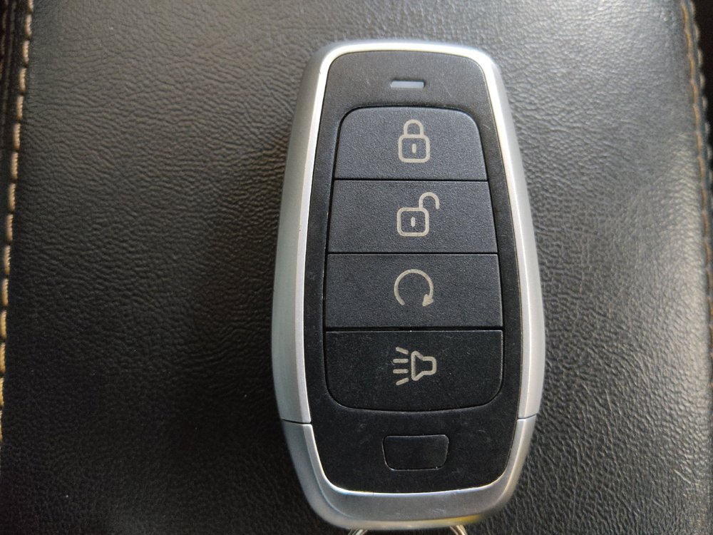 Used 2019 Jeep Compass Latitude FWD image 32