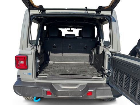 Used 2023 Jeep Wrangler Unlimited Sahara w/ Cold Weather Group AWD/4WD image 14