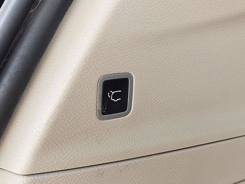 Used 2024 Chrysler Pacifica Touring-L FWD image 14