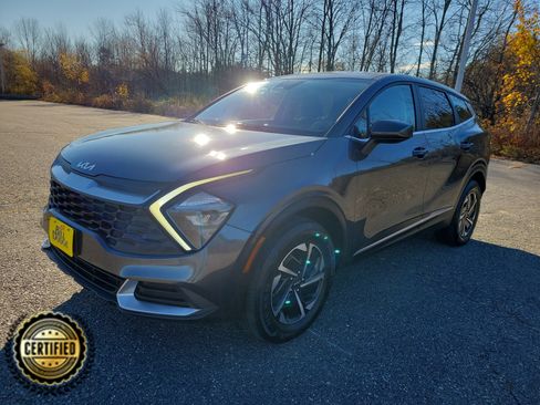 Used 2023 Kia Sportage LX image 1