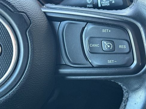 Used 2021 Jeep Gladiator Sport image 27