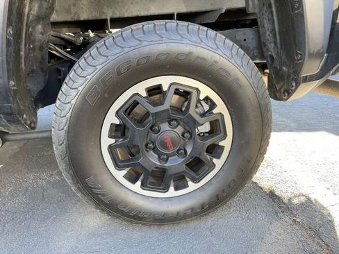 Used 2024 Toyota Tacoma TRD Off-Road image 8