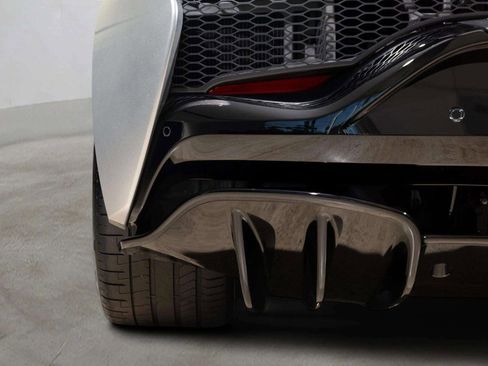 Used 2023 McLaren Artura image 17