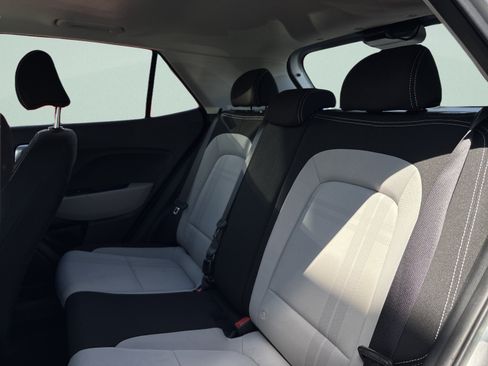 Used 2025 Hyundai Venue SEL FWD image 16
