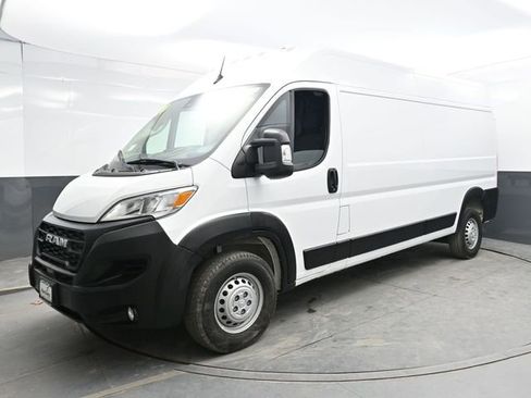 Used 2024 RAM ProMaster 2500 w/ Convenience Group FWD image 3