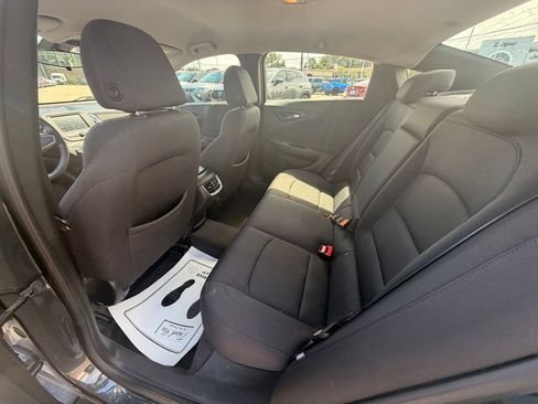 Used 2017 Chevrolet Malibu LT FWD image 9