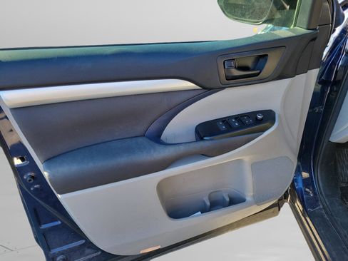 Used 2016 Toyota Highlander LE image 28