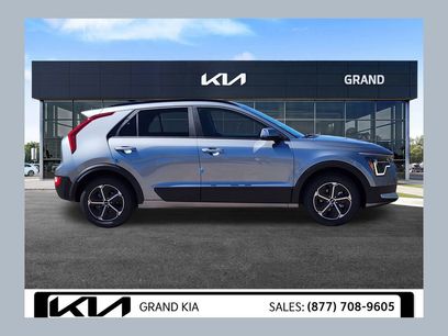 New 2025 Kia Niro EX