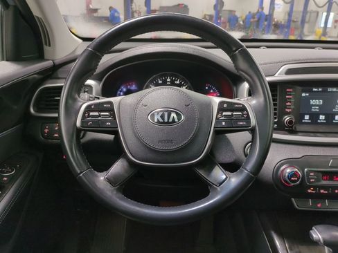 Used 2020 Kia Sorento EX image 16