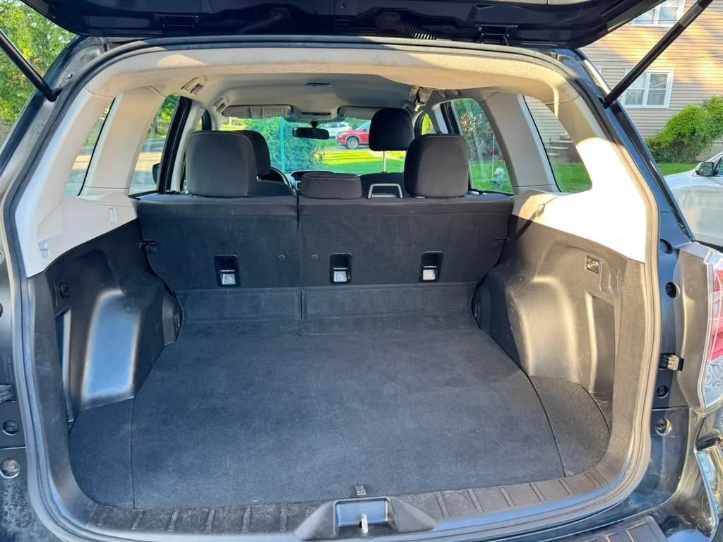 Used 2018 Subaru Forester 2.5i w/ Alloy Wheel Package AWD/4WD image 12