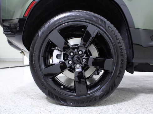 New 2026 Land Rover Defender 110 X-Dynamic SE image 8