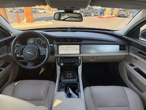 Used 2017 Jaguar XF Prestige image 11