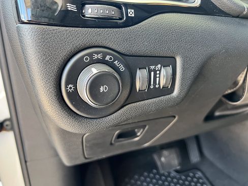 Used 2020 Jeep Cherokee Latitude Plus AWD/4WD image 14