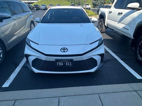 Certified 2025 Toyota Camry SE FWD image 3