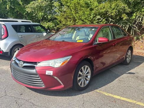 Used 2016 Toyota Camry XLE w/ Moonroof Package FWD image 2