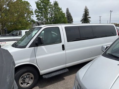 Used 2019 Chevrolet Express 3500 LT w/ LT Preferred Equipment Group RWD image 4