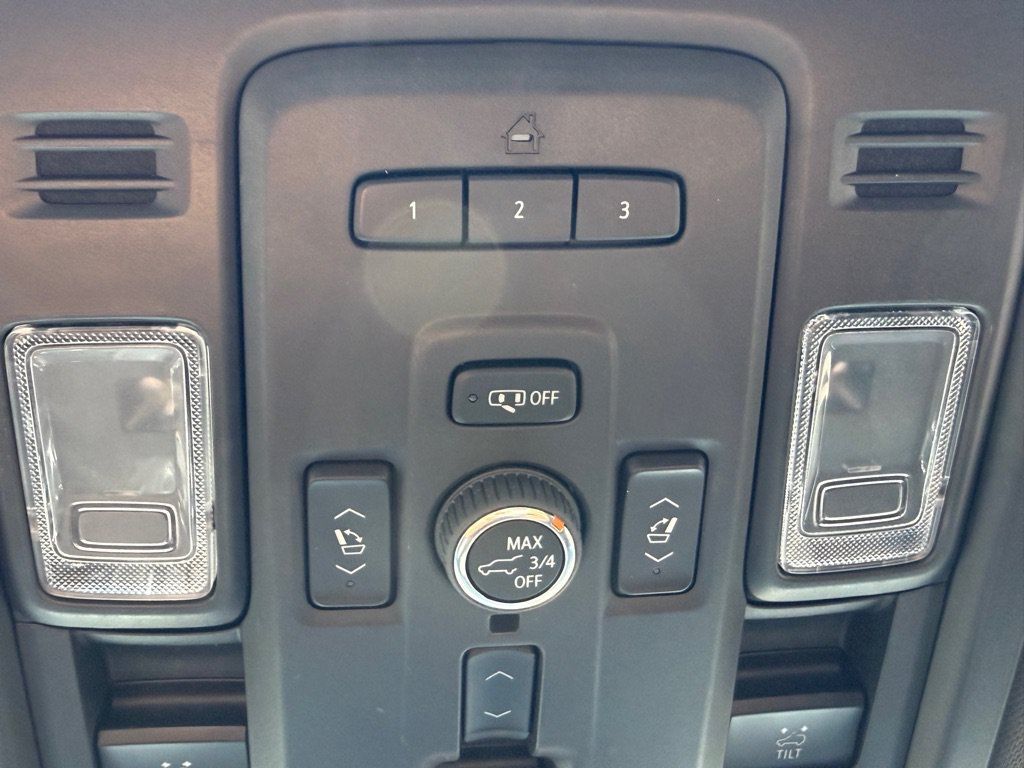 Used 2023 GMC Yukon SLT w/ SLT Premium Package AWD/4WD image 15