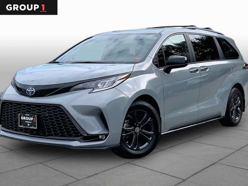 Used 2025 Toyota Sienna XSE w/ XSE Plus Package AWD/4WD image 1
