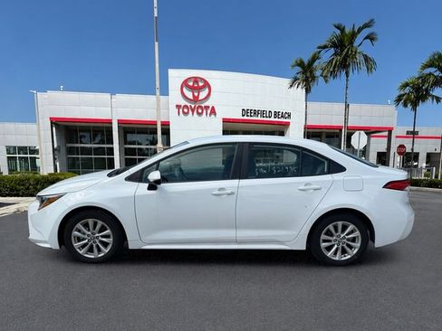 Used 2023 Toyota Corolla LE w/ LE Convenience Package FWD image 4