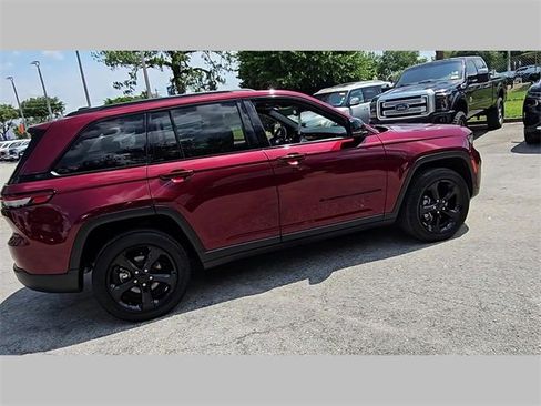 Used 2023 Jeep Grand Cherokee Altitude image 22