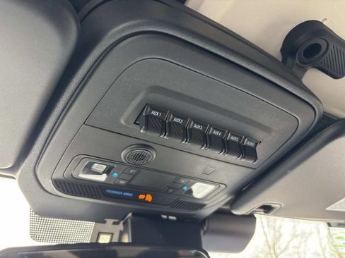 New 2025 Ford Bronco Badlands image 30