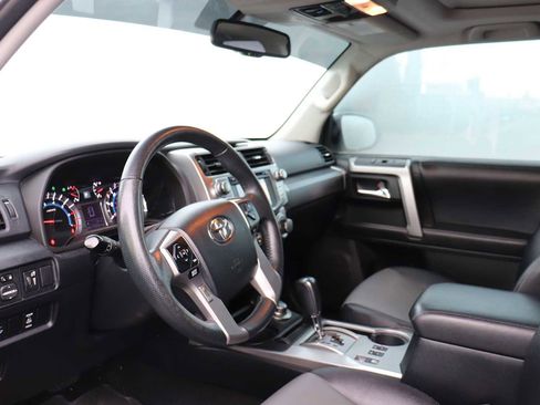 Used 2017 Toyota 4Runner SR5 Premium image 10