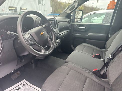 Used 2024 Chevrolet Silverado 2500 Custom w/ Custom Value Package image 5