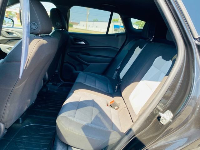 Used 2025 Chevrolet Trax RS FWD image 17